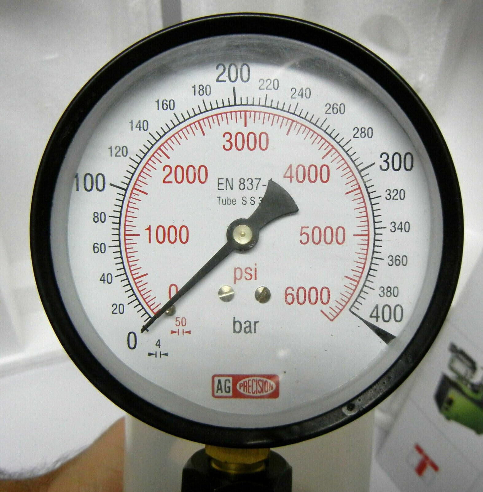 TAURISH Pressure Gauge Dual Scale 0-400 BAR / 0-6000 PSI 3/8" BSP Direct Bottom Mount Glycerin Filled