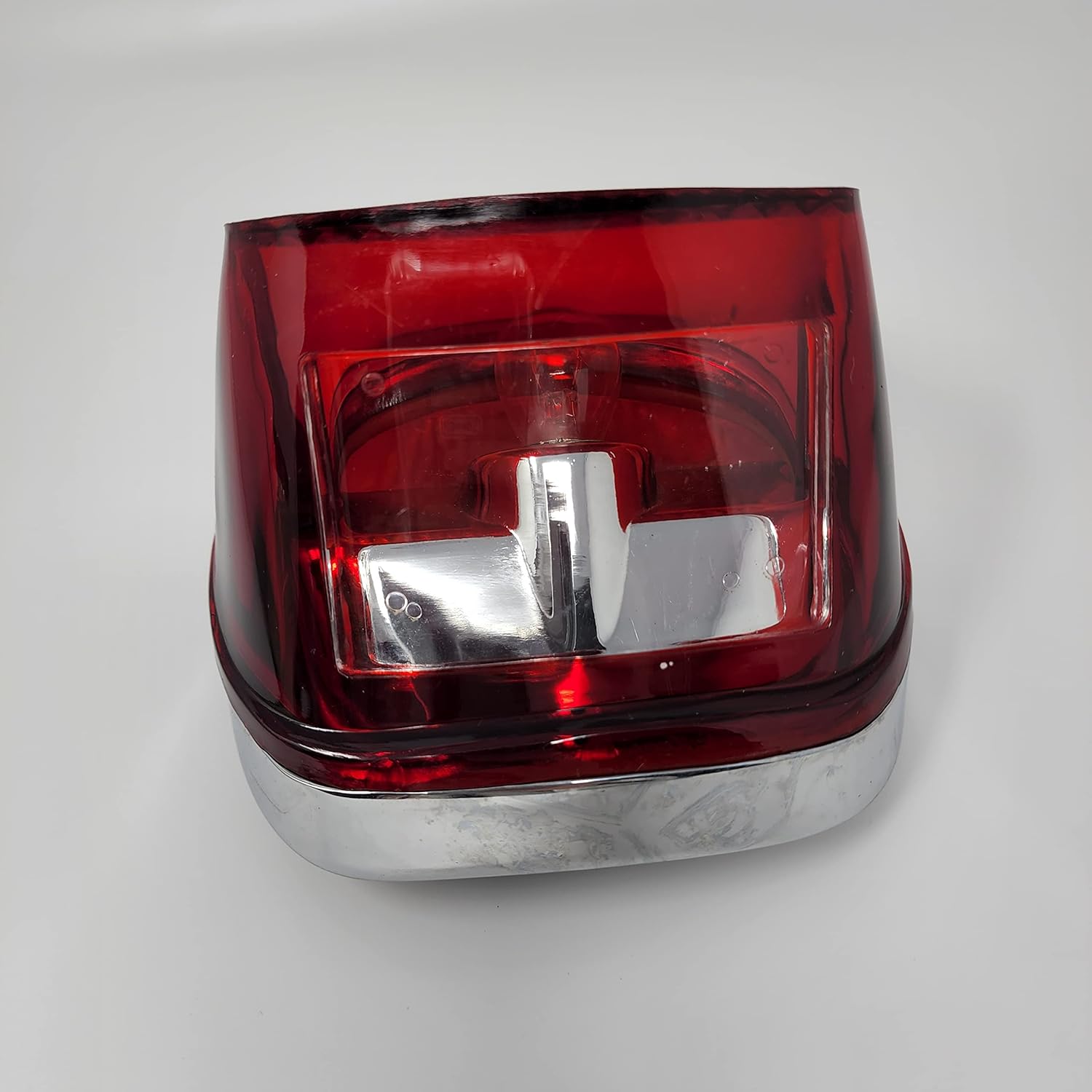 Chromed Tail Light Assembly. Replaces Harley Davidson 68008-73A Big Twin 1973 +